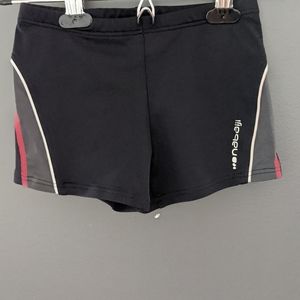 Decathlon Nabaijai black grey red athletic shorts